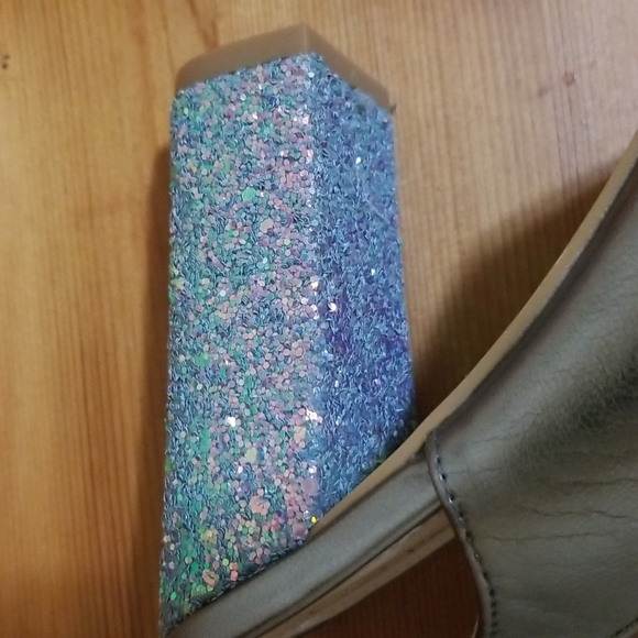 Open toed metallic gold iridescent glitter heels - Picture 5 of 7
